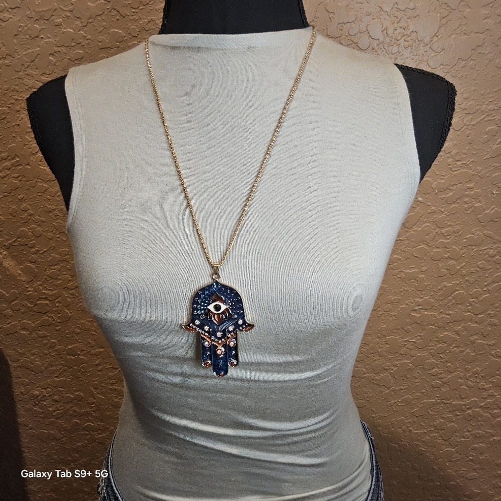 NWT HAMSA EVIL EYE HEALING HAND RHINESTONE STATEMENT PENDANT - Picture 3 of 3